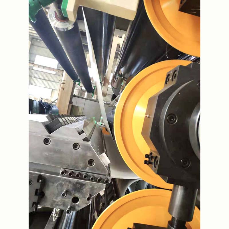 Ligne d'extrusion en aluminium et en plastique composite